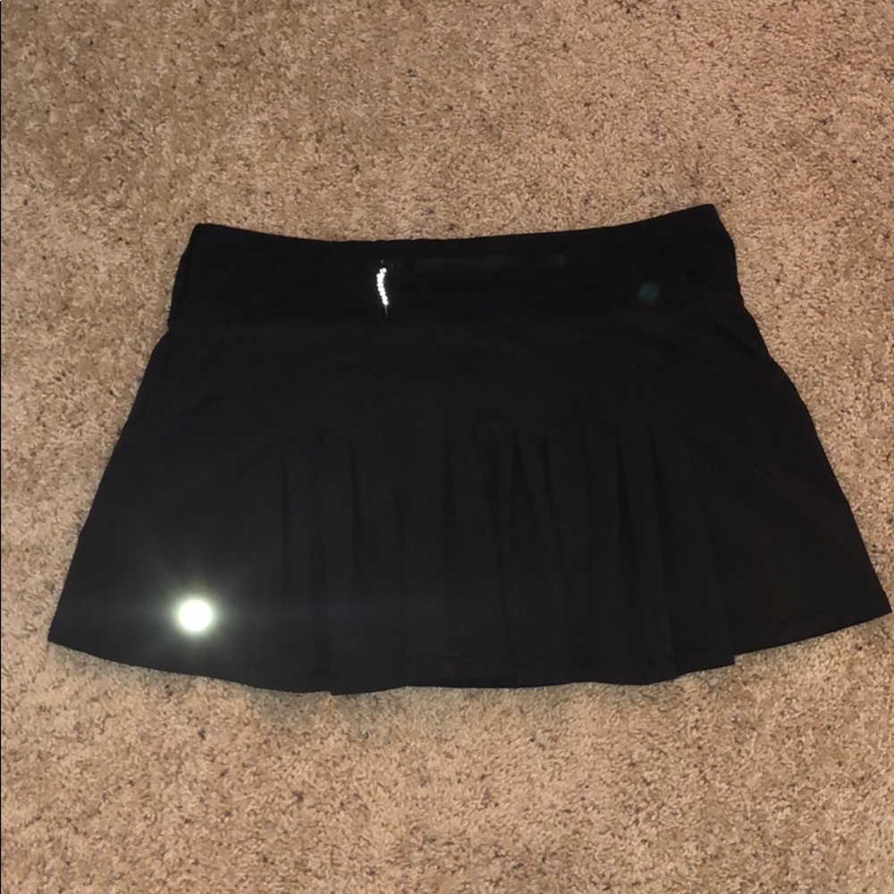 black lululemon skirt